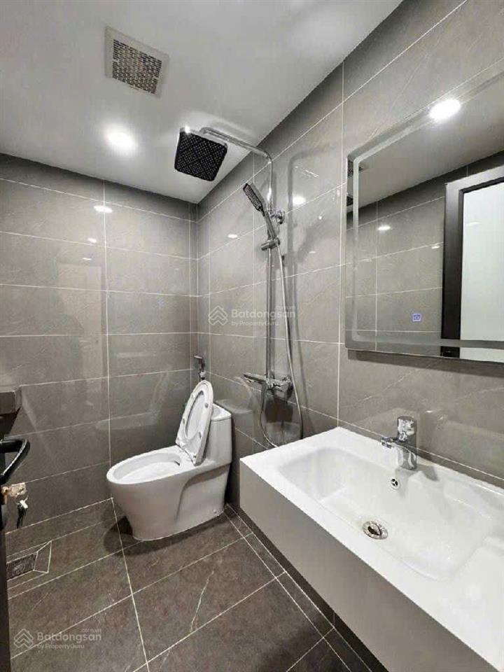 Bán gấp giảm 2 tỷ hoàng quốc việt, cầu giấy. nhà mới như khách sạn 5 sao, 60m², 6 tầng, ô tô ngủ