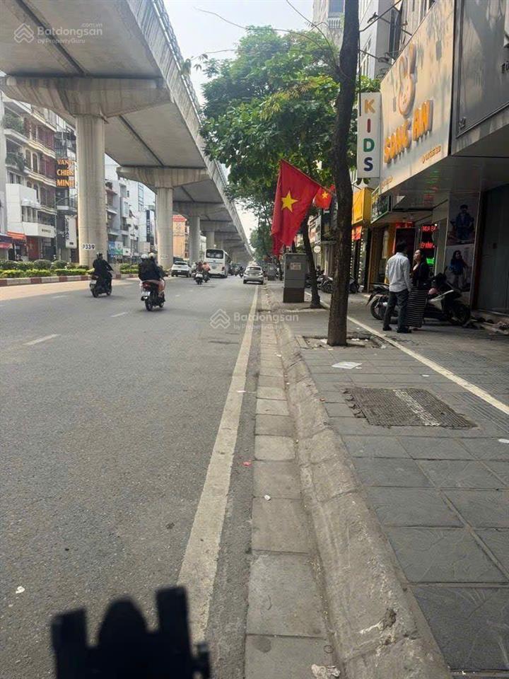 Mặt phố cầu giấy, 67m², 5 tầng thông sàn thang máy, lô góc dòng tiền khủng 120tr/tháng  kinh doanh