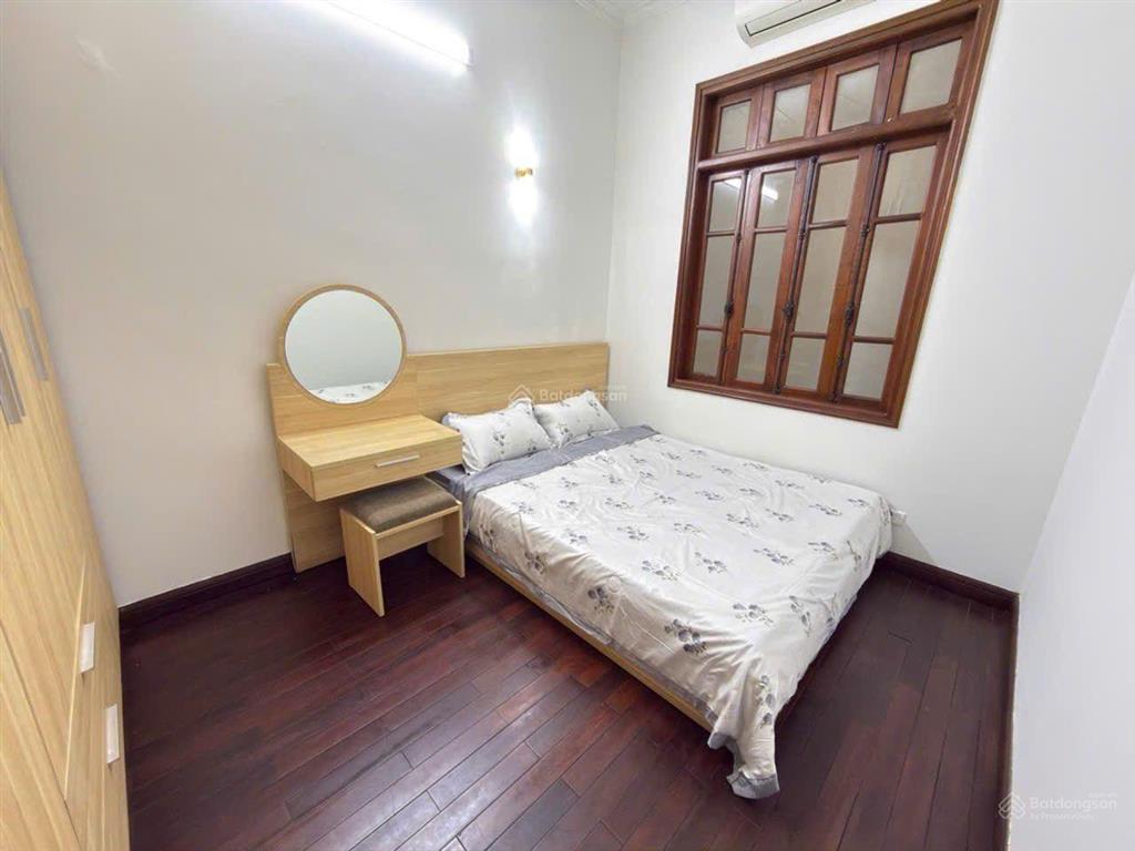 Bán gấp phố trần quốc hoàn, cầu giấy 60m  5 tầng, ô chờ thang máy  ô tô ngủ trong nhà, kd đỉnh