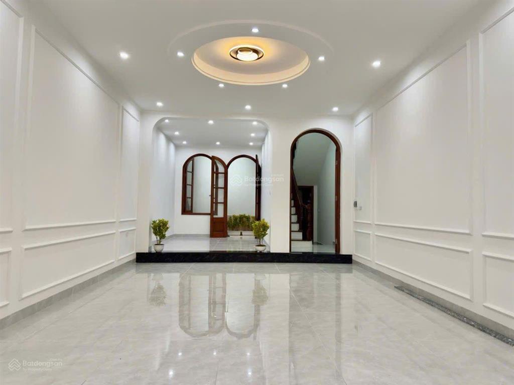 Bán gấp phố trần quốc hoàn, cầu giấy 60m  5 tầng, ô chờ thang máy  ô tô ngủ trong nhà, kd đỉnh