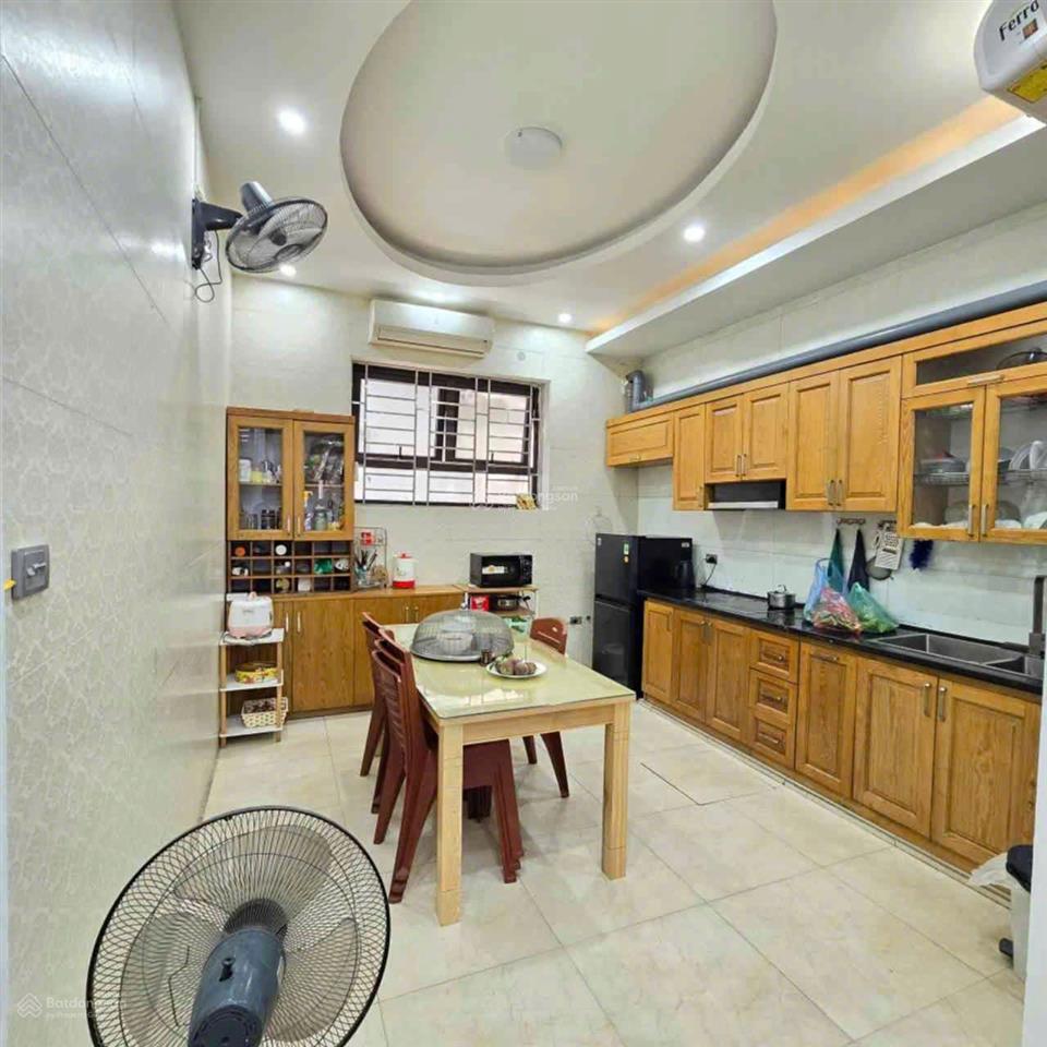 Bán gấp phố chùa hà 62m  4 tầng, khung cột bê tông chắc chắn lên tầng và lắp thang máy đỉnh