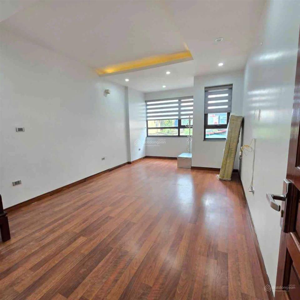 Bán gấp phố chùa hà 62m  4 tầng, khung cột bê tông chắc chắn lên tầng và lắp thang máy đỉnh