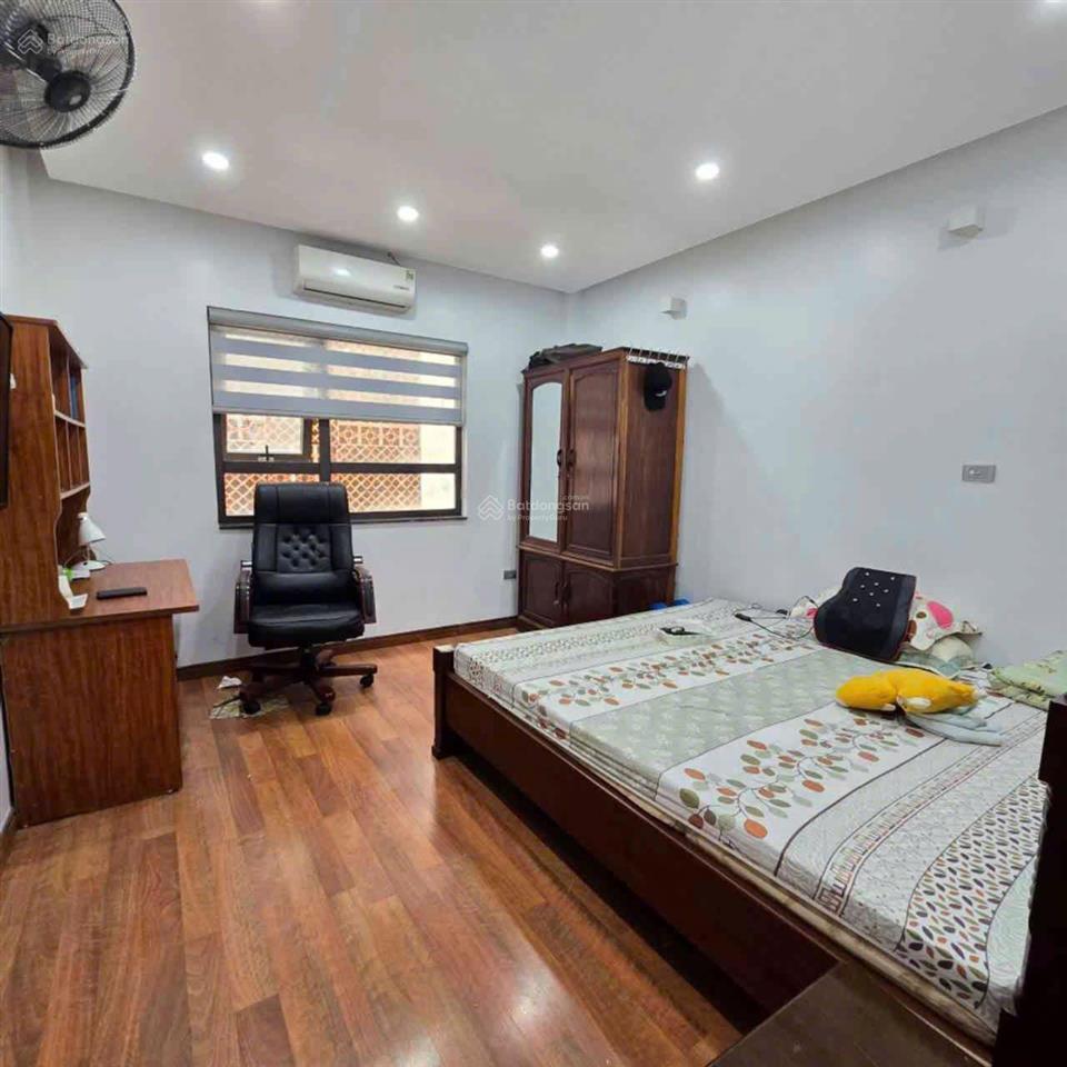 Bán gấp phố chùa hà 62m  4 tầng, khung cột bê tông chắc chắn lên tầng và lắp thang máy đỉnh