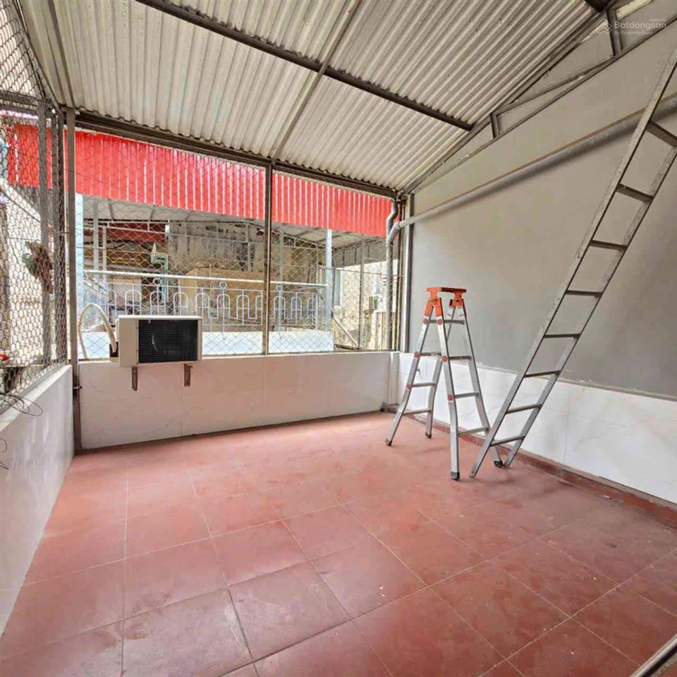Bán gấp phố chùa hà 62m  4 tầng, khung cột bê tông chắc chắn lên tầng và lắp thang máy đỉnh