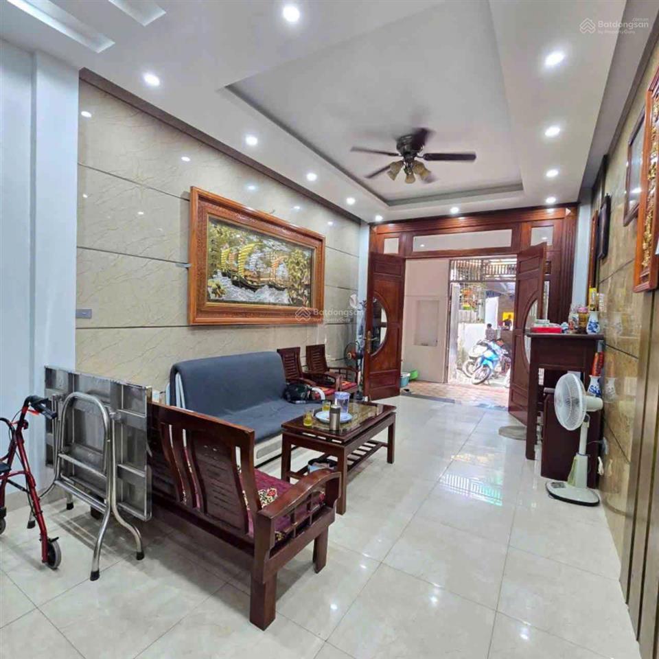 Bán gấp phố chùa hà 62m  4 tầng, khung cột bê tông chắc chắn lên tầng và lắp thang máy đỉnh