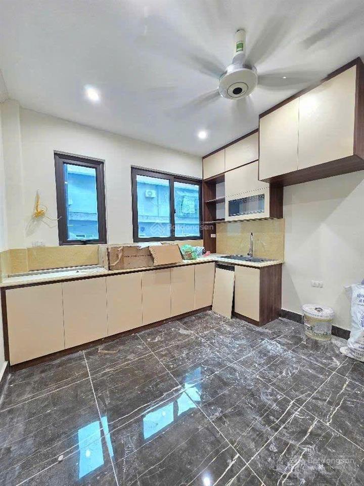 Bán gấp phố dương quảng hàm 47m  5 tầng thang máy  mặt 4,8m  ô tô tải vào nhà 2 mặt ngõ kd