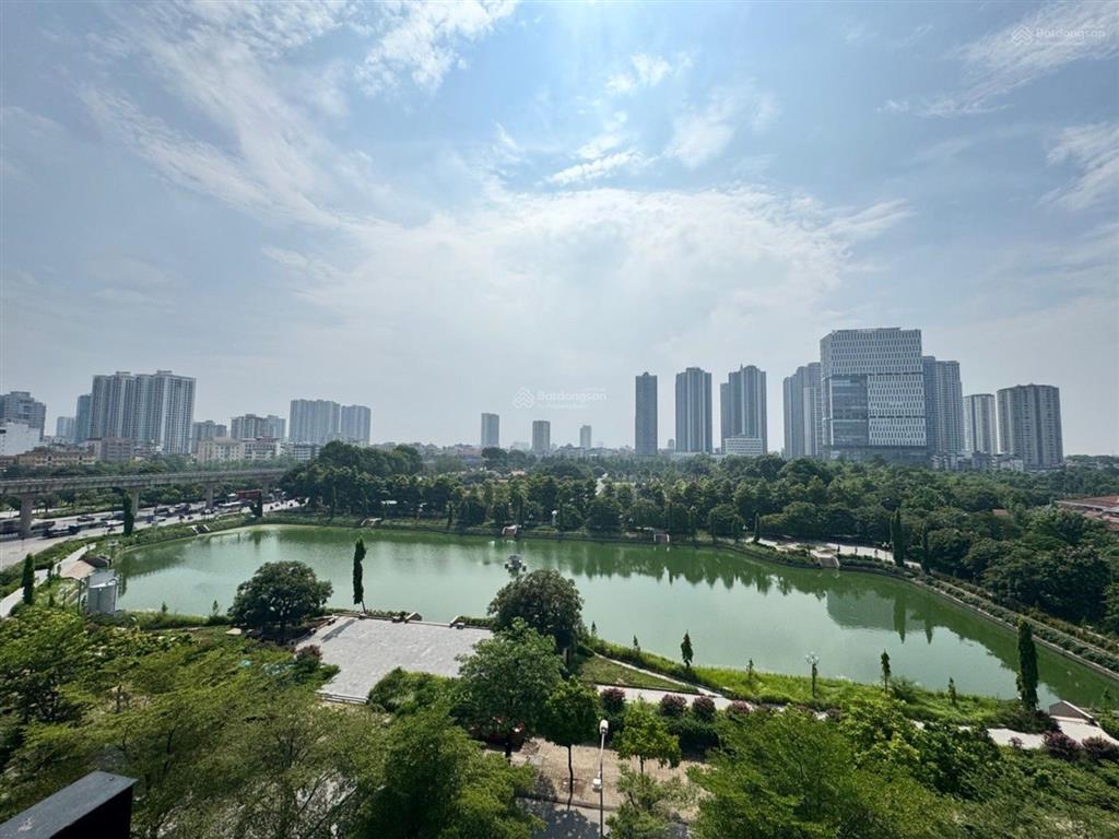 Mặt phố trần vỹ 75m2  view hồ tòa nhà 8 tầng có hầm thông sàn vị trí đẹp kinh doanh đỉnh