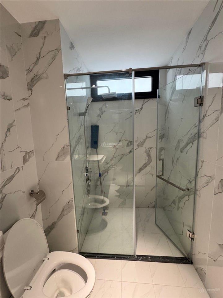 Mặt phố trần vỹ 75m2  view hồ tòa nhà 8 tầng có hầm thông sàn vị trí đẹp kinh doanh đỉnh