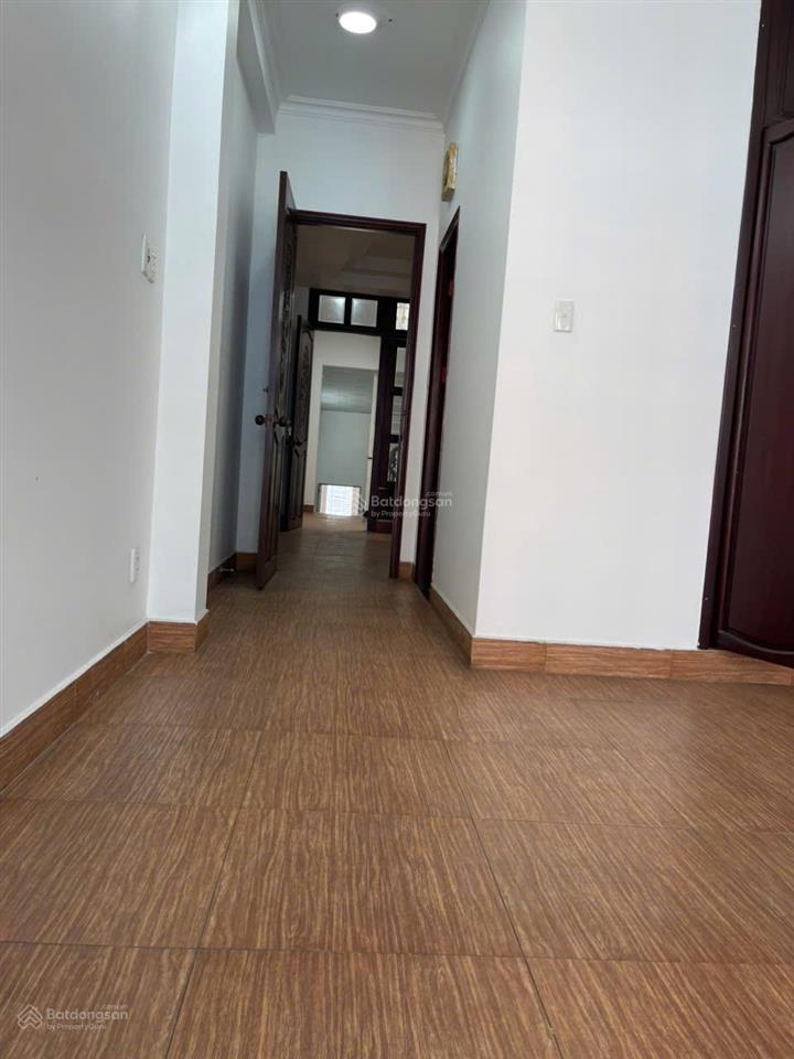 Nhà 6 tầng đúc, mới đẹp, 4m x 20m, 6pn, 5wc, 2 chiếc ôtô đậu trong nhà, mt đường 12m c/x phú lâm b