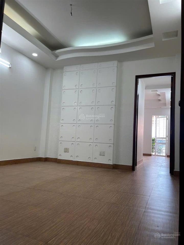 Nhà 6 tầng đúc, mới đẹp, 4m x 20m, 6pn, 5wc, 2 chiếc ôtô đậu trong nhà, mt đường 12m c/x phú lâm b