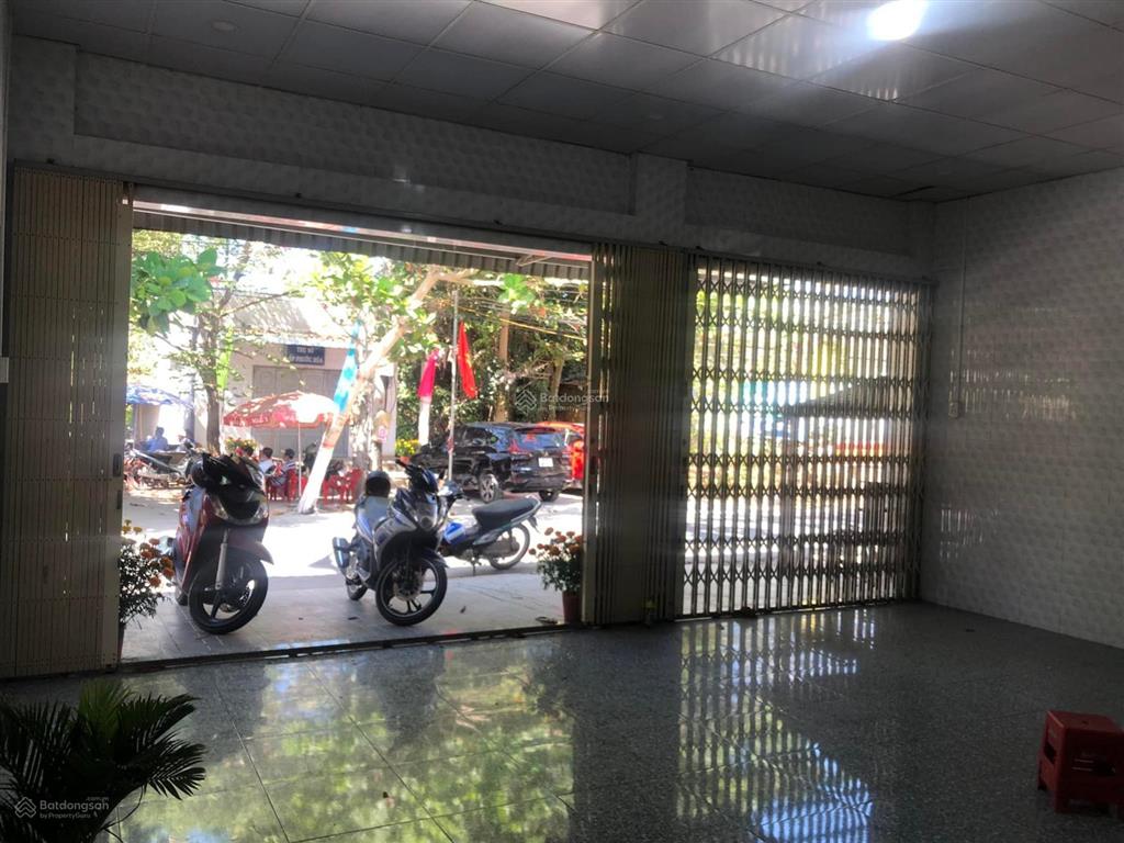 Cần bán nhà mặt tiền 7m, đường thênh thang, kinh doanh gần chợ và resort, cuộc sống sinh thái tốt