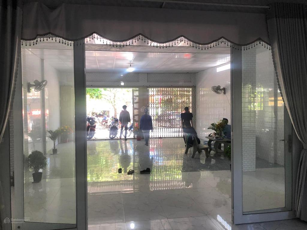 Cần bán nhà mặt tiền 7m, đường thênh thang, kinh doanh gần chợ và resort, cuộc sống sinh thái tốt