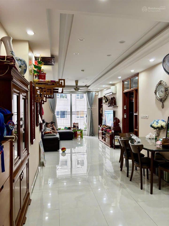 Do chuyển đổi nơi ở tôi bán căn trục 09, hướng đông nam, full nội thất, ở rất lộc.  0926 397 ***