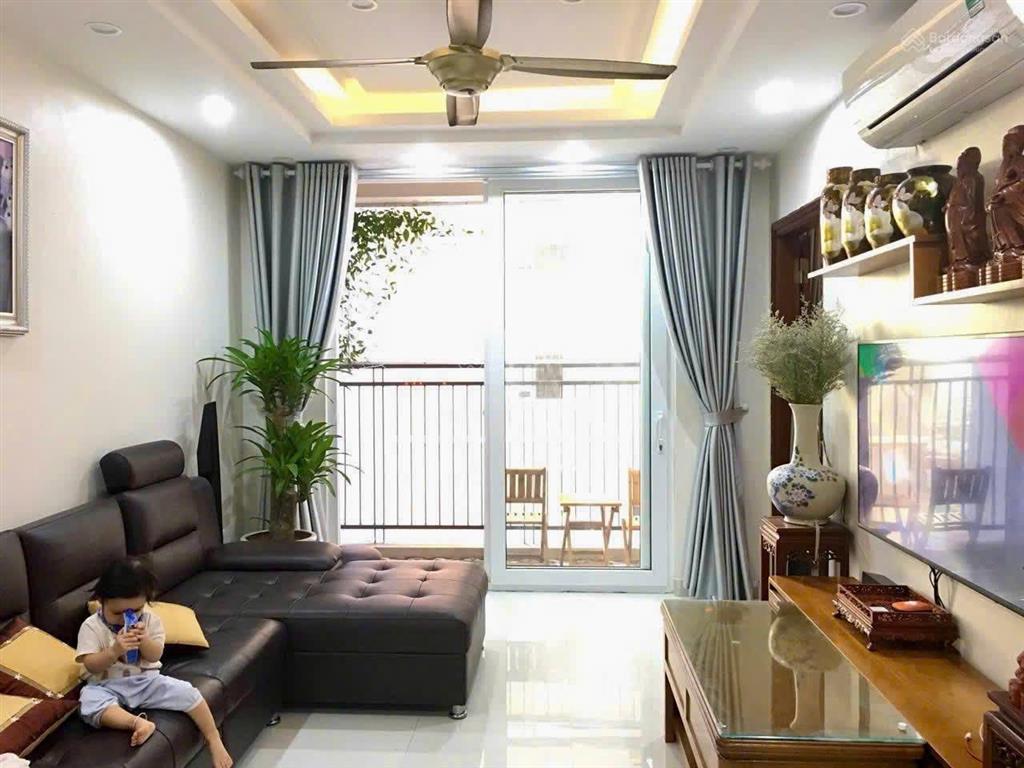 Do chuyển đổi nơi ở tôi bán căn trục 09, hướng đông nam, full nội thất, ở rất lộc.  0926 397 ***