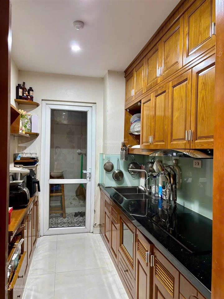 Do chuyển đổi nơi ở tôi bán căn trục 09, hướng đông nam, full nội thất, ở rất lộc.  0926 397 ***