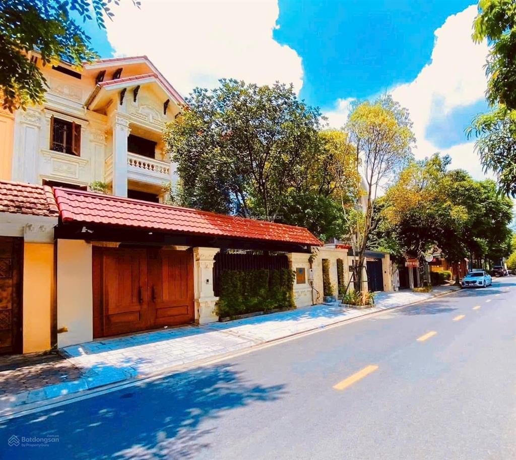 Siêu phẩm biệt thự cầu giấy, ngõ thông ôtô, dt 230m2 x 4tầng, mt 8m, k quy hoạch, giá 55.5tỷ