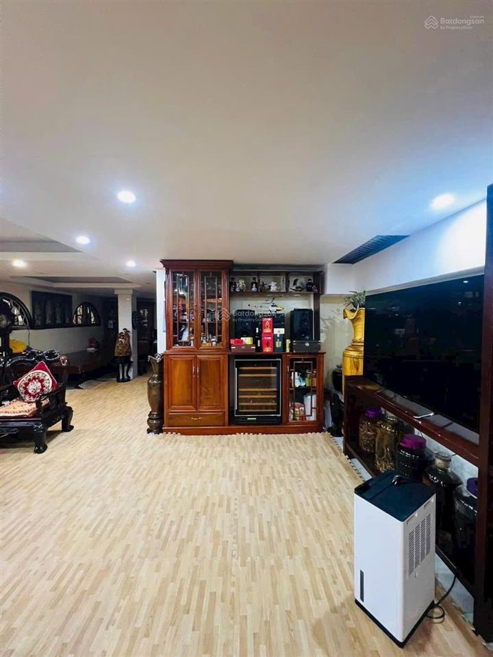 Siêu phẩm biệt thự cầu giấy, ngõ thông ôtô, dt 230m2 x 4tầng, mt 8m, k quy hoạch, giá 55.5tỷ