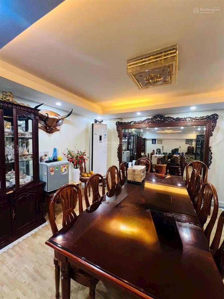 Siêu phẩm biệt thự cầu giấy, ngõ thông ôtô, dt 230m2 x 4tầng, mt 8m, k quy hoạch, giá 55.5tỷ