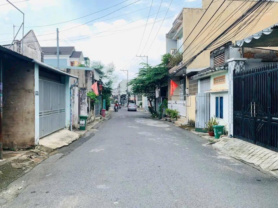 Gia đình bán lô đất 102m2 góc 2 mặt tiềngần công an phường tân triềumặt tiền chính buôn bán được