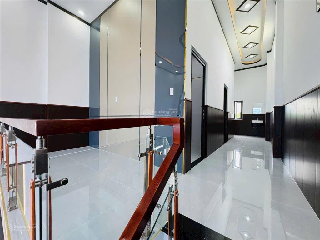 Nhà ngộp ngay ủy ban phường tân triều, chủ giảm mạnh 200 triệu. trả trước 300 triệu