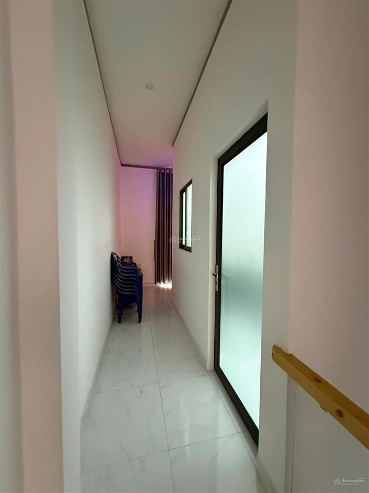 Gia đình về quê bán lại căn tân cổ điển 2 lầu mới ở 1 nămngay khu dân cư bửu long. trả trước 700tr