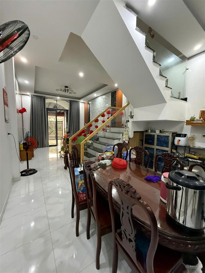 Gia đình về quê bán lại căn tân cổ điển 2 lầu mới ở 1 nămngay khu dân cư bửu long. trả trước 700tr