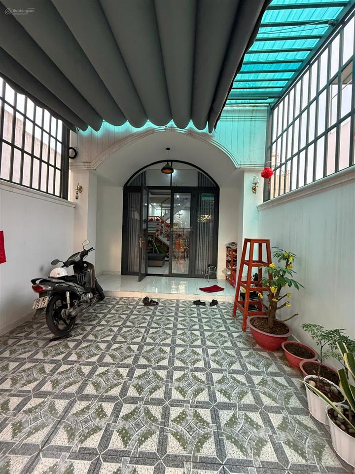 Gia đình về quê bán lại căn tân cổ điển 2 lầu mới ở 1 nămngay khu dân cư bửu long. trả trước 700tr