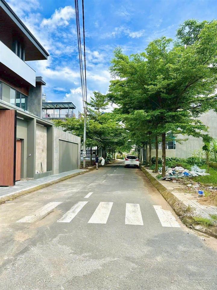 Gia đình về quê bán lại căn tân cổ điển 2 lầu mới ở 1 nămngay khu dân cư bửu long. trả trước 700tr