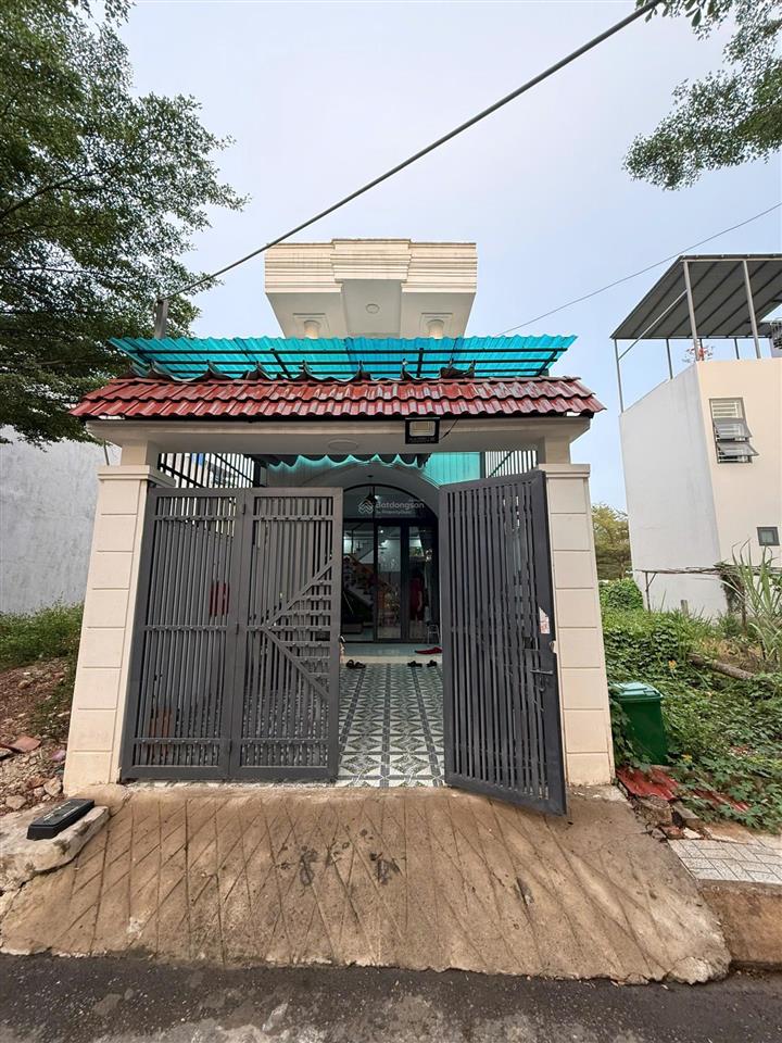Gia đình về quê bán lại căn tân cổ điển 2 lầu mới ở 1 nămngay khu dân cư bửu long. trả trước 700tr
