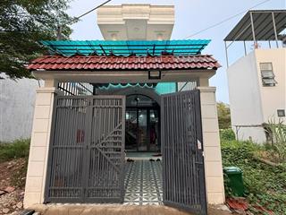 Gia đình về quê bán lại căn tân cổ điển 2 lầu mới ở 1 nămngay khu dân cư bửu long. trả trước 700tr