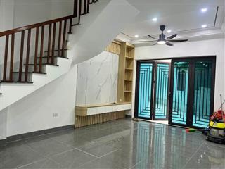 Chủ cần bán Nhà đẹp 3 tầng chỉ việc sách va li về ở công năng sử dụng đầy đủ: 0828218468 