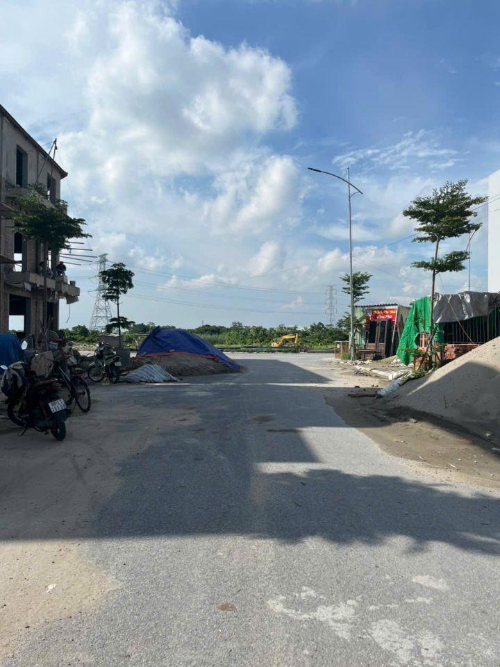 Chính Chủ Gửi Bán Tái Định Cư Lạc Hồng 77m2, Đối Diện Nhà Văn Hoá Giáp Đường Gom Vành Đai 4 : 0835459289