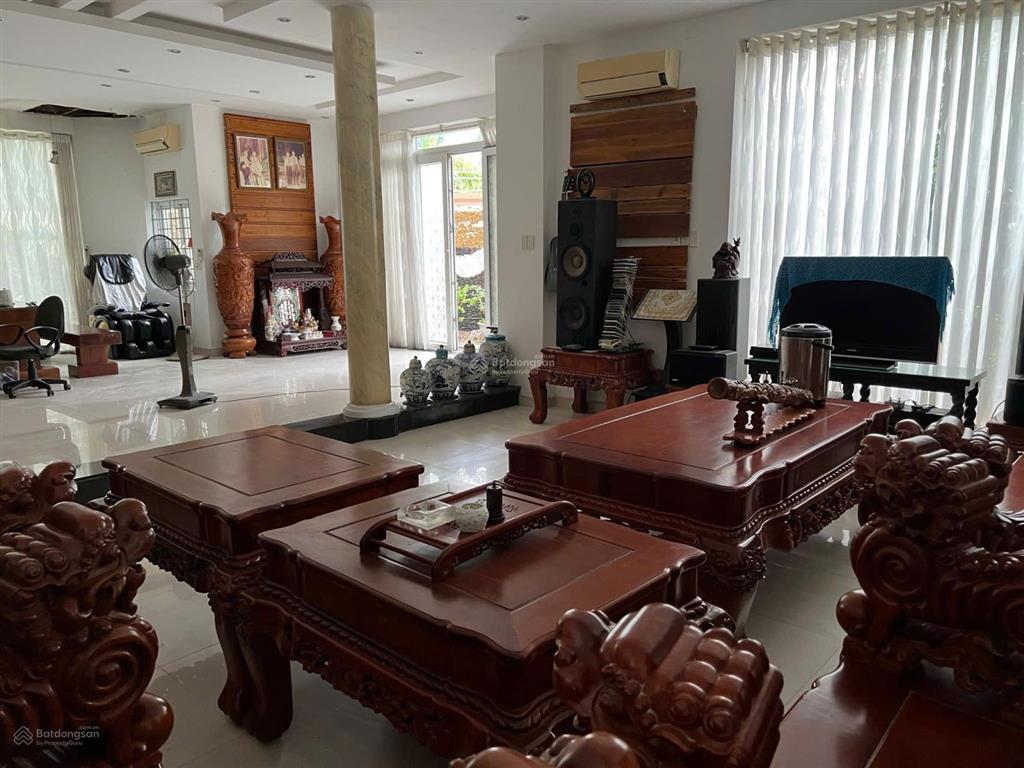 Hiếm ! biệt thự góc 3 mặt tiền, 3 tầng, 283m2(ngang 18m), thang máy. tặng full nội thất gỗ