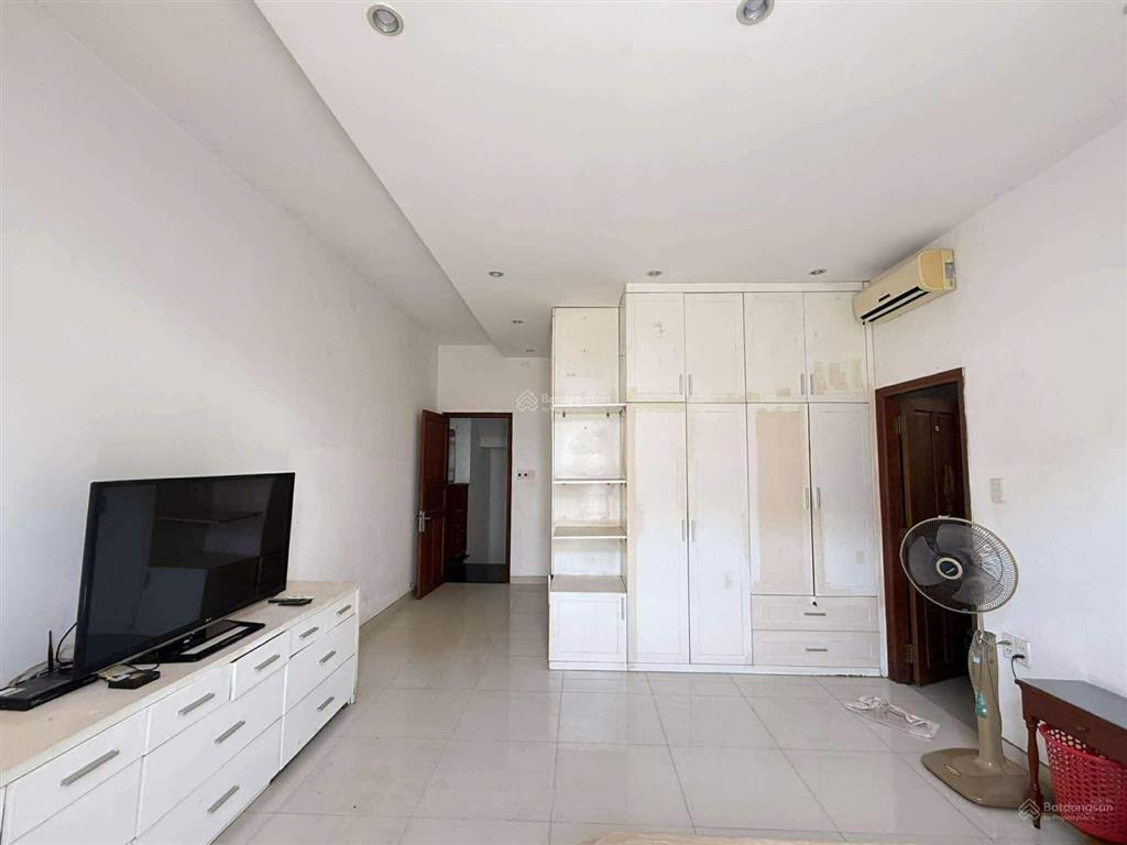Hiếm ! biệt thự góc 3 mặt tiền, 3 tầng, 283m2(ngang 18m), thang máy. tặng full nội thất gỗ