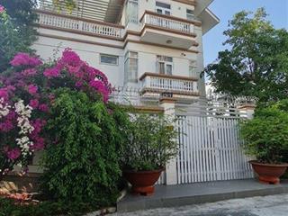 Hiếm ! biệt thự góc 3 mặt tiền, 3 tầng, 283m2(ngang 18m), thang máy. tặng full nội thất gỗ