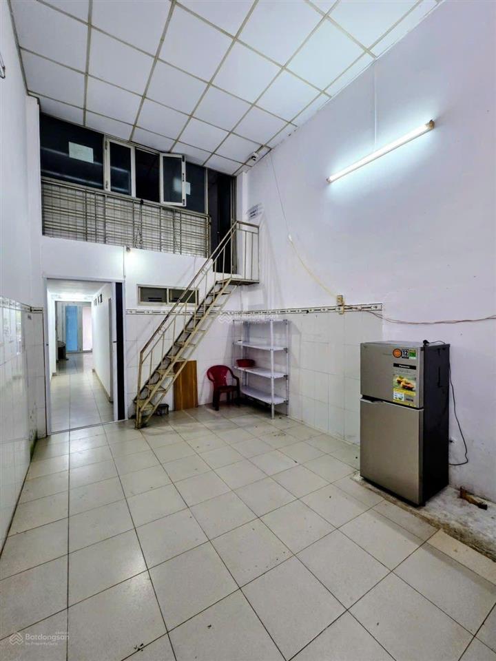 Nhà 2 tầng cũ hẻm xe hơi 8m văn chung, gần ga t3, 75m2, sổ vuông. tiện xây mới ở hoặc làm chdv