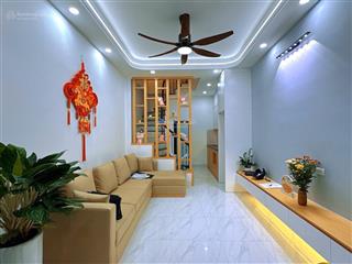 Bán nhà riêng hàng hiếm tại thịnh quang, 8,1 tỷ, 32m2, 3pn, 4wc, đống đa, hà nội