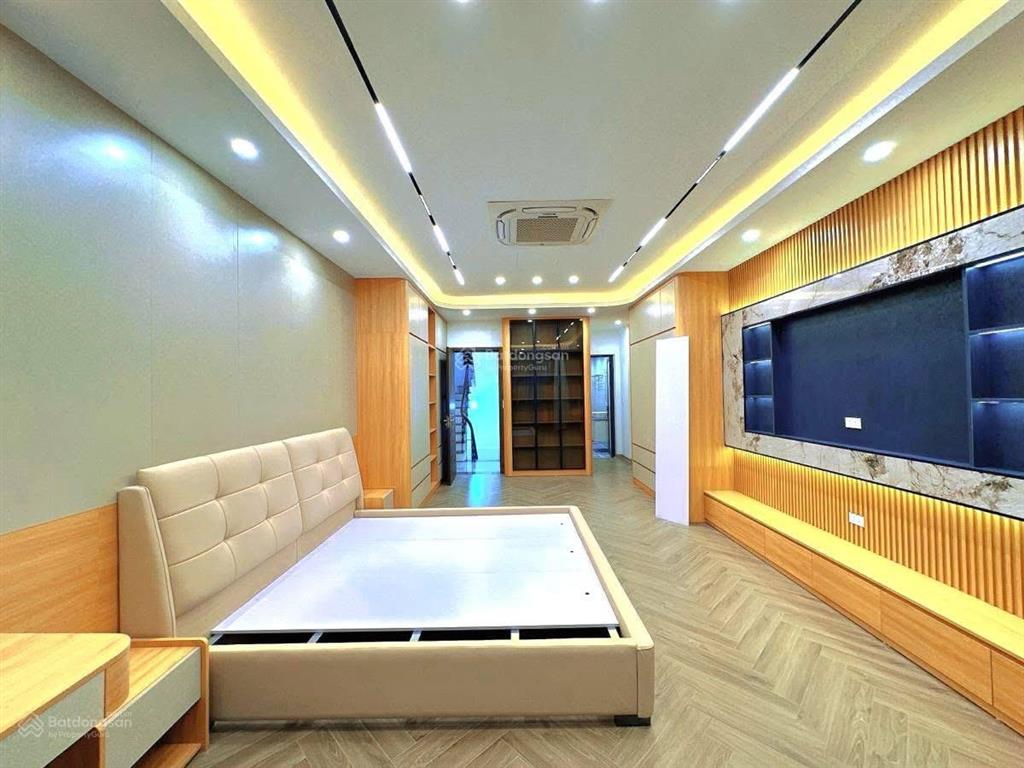 Bán nr ô tô thang máy siêu hot tại phùng chí kiên, 17,5 tỷ, 55m2, 4pn, 6wc, 7t