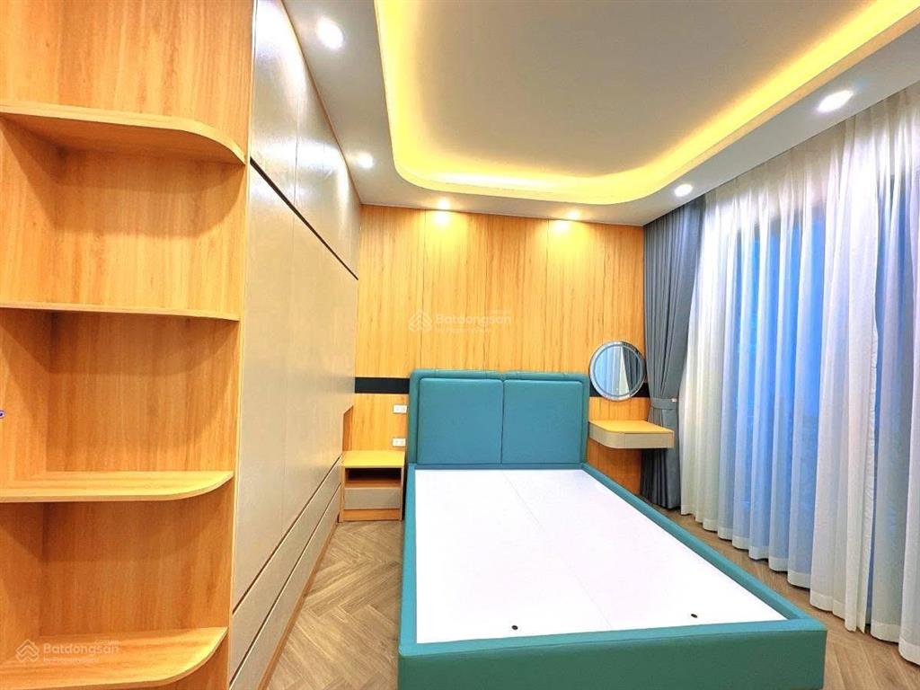 Bán nr ô tô thang máy siêu hot tại phùng chí kiên, 17,5 tỷ, 55m2, 4pn, 6wc, 7t