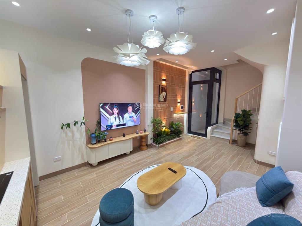 Bán nr 3pn, 4wc, 5 tầng tại phố vũ tông phan, 7,35 tỷ, 26m2, giá tốt chính chủ