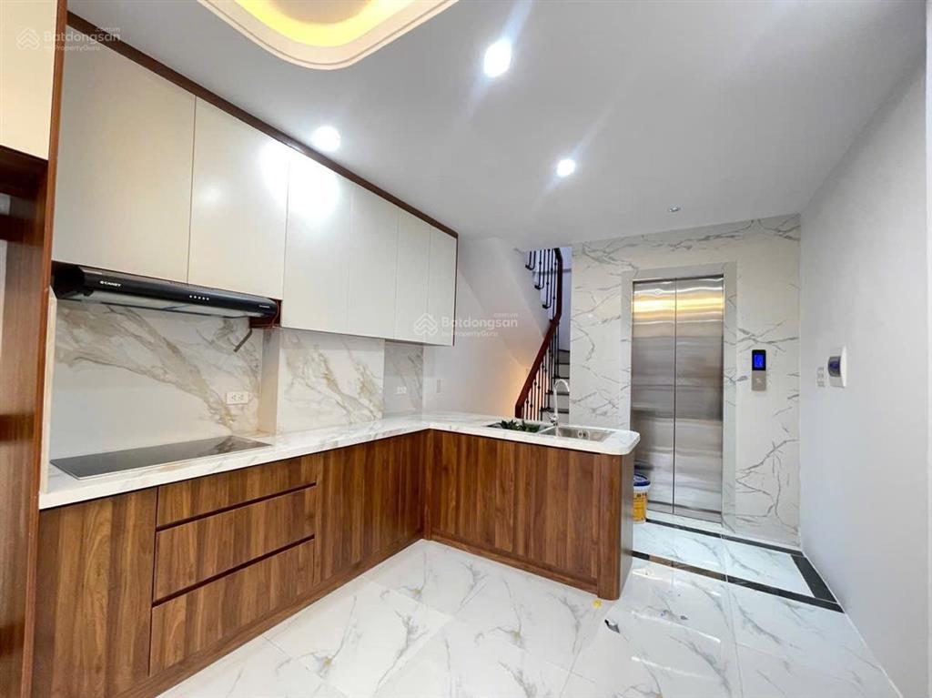Bán nhà riêng 6 tầng thang máy 3pn 4wc 32m2 tại khương trung, quận thanh xuân, giá ưu đãi 10,8 tỷ