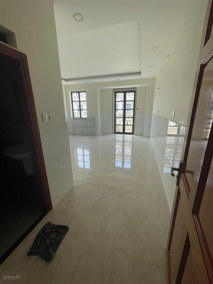 Thang máy, cho thuê nhà phố thương mại cityland park hill, hầm 4 lầu, máy lạnh, 44 triệu