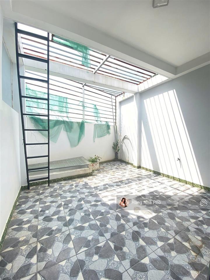 Giá hiếm nhà 4 tầng  xe tải thông  4pn, 5wc  sát mặt tiền làng tăng phú, quận 9