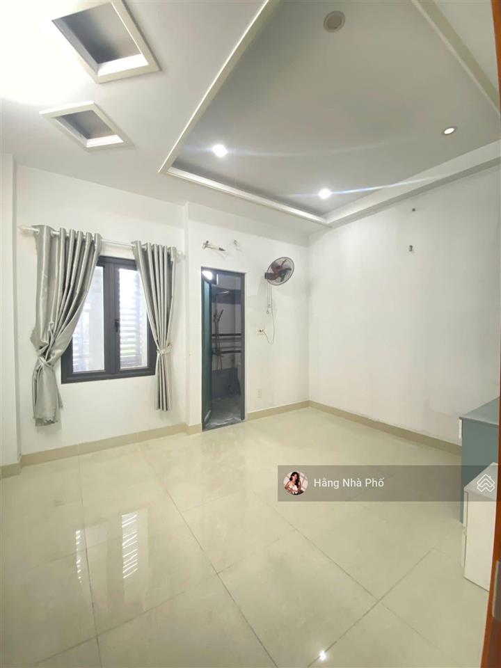 Giá hiếm nhà 4 tầng  xe tải thông  4pn, 5wc  sát mặt tiền làng tăng phú, quận 9