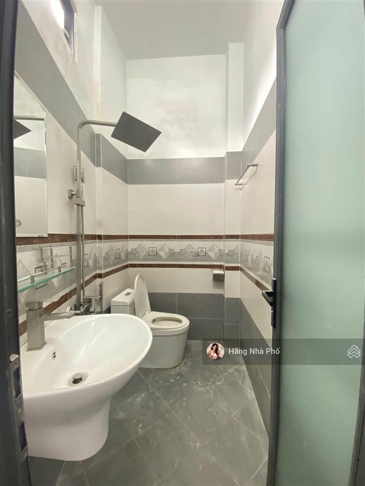 Giá hiếm nhà 4 tầng  xe tải thông  4pn, 5wc  sát mặt tiền làng tăng phú, quận 9
