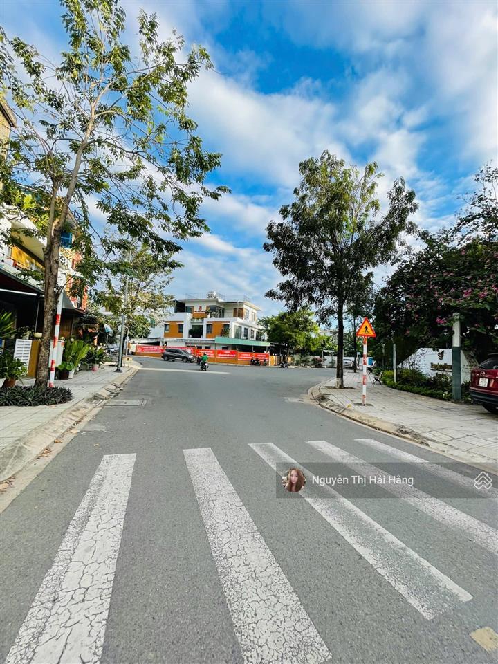 Bán biệt thự thăng long home  giá tốt khu vực  172m2 ngang 8.9m  3 tầng  4pn, 4wc