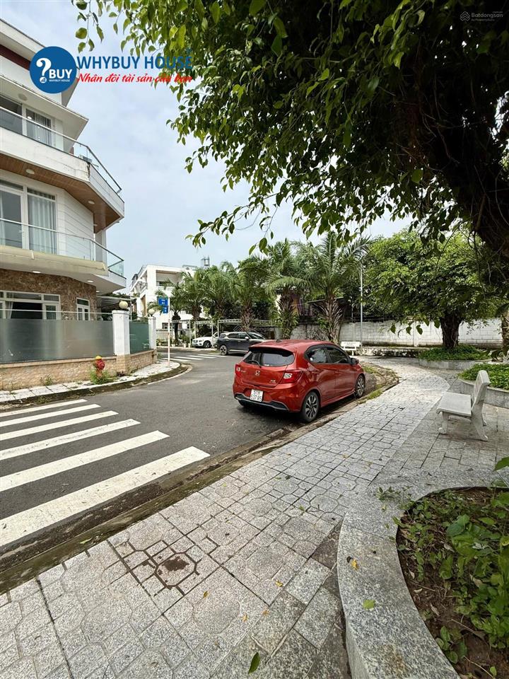Bán biệt thự căn góc 2 mặt tiền đạt gia garden, 145m2 đất, 3 lầu, nhà đẹp có nội thất, giá 15 tỷ