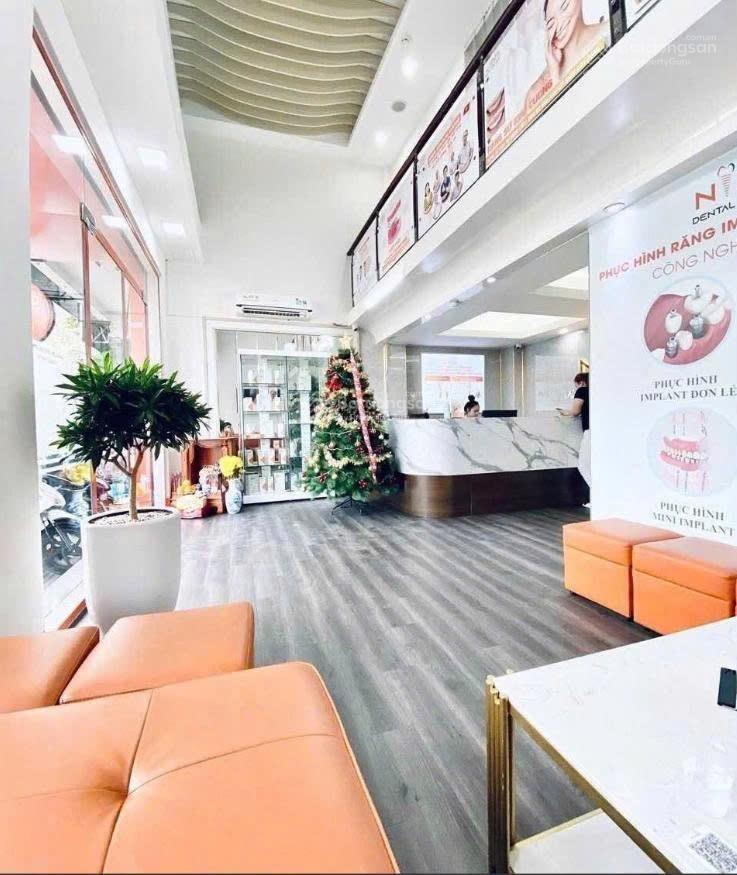 Cho thuê nhà 5 tầng  mặt tiền đường 3 tháng 2  quận 10, sử dụng  250m2 thang máy , 65tr