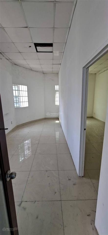 Cho thuê căn góc 2 mặt tiền,nhà 4 tầng 6,5x14,sát cộng hoà tân bình , sử dụng 360m2, chỉ 35tr