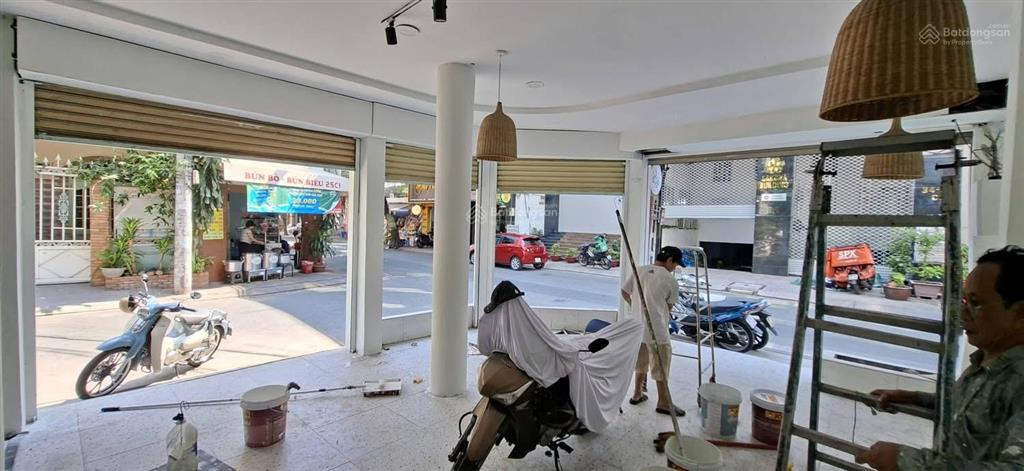 Cho thuê căn góc 2 mặt tiền,nhà 4 tầng 6,5x14,sát cộng hoà tân bình , sử dụng 360m2, chỉ 35tr